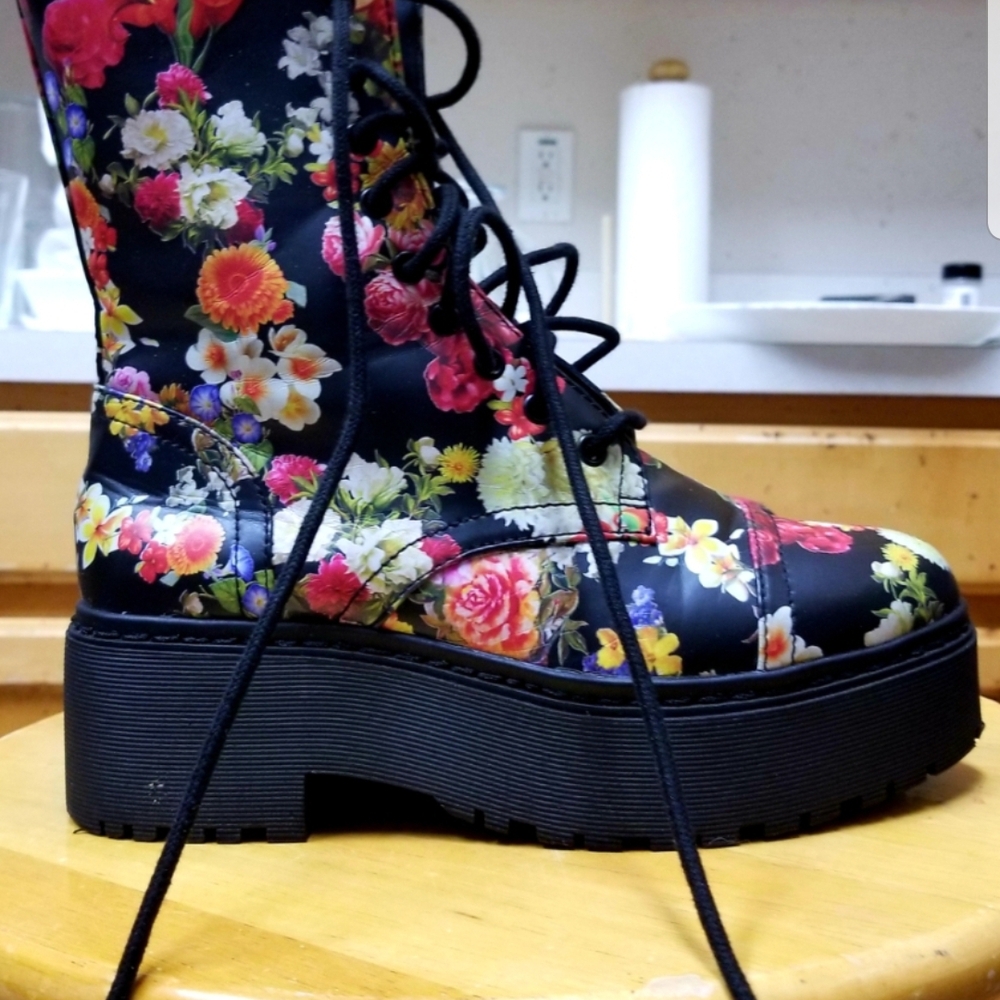 Floral Platform Boots - Picture 4 of 15